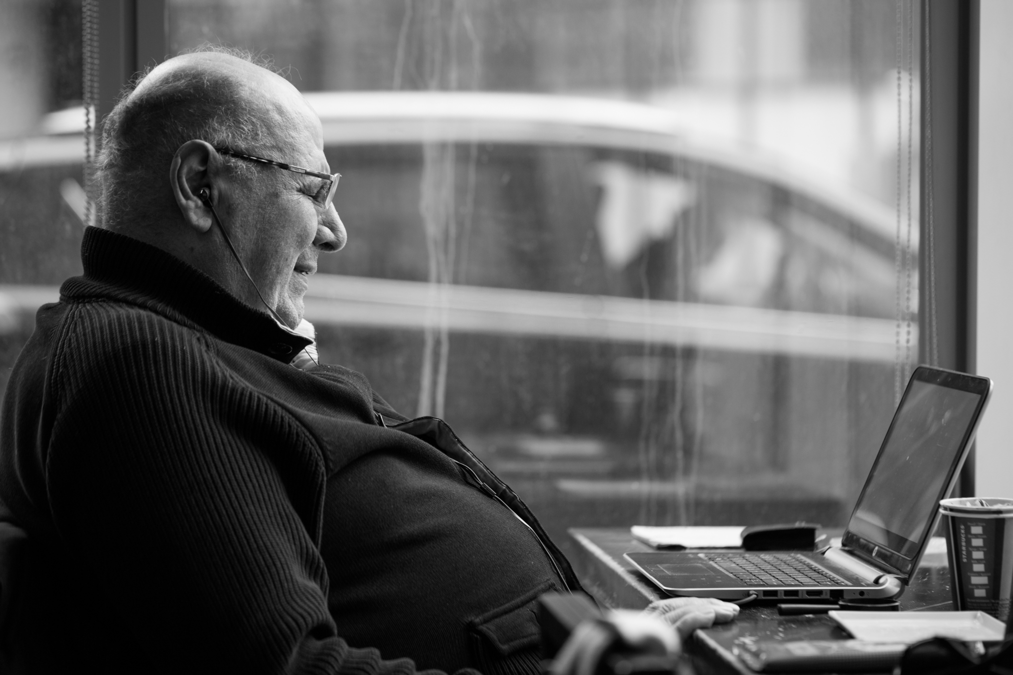 this gentleman seemed to be having the sweetest quietest conversation online - Front Street - Toronto, Ontario